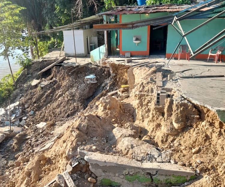 Otra crecida del río El Pagüey en Barinas y el puente quedará en la nada