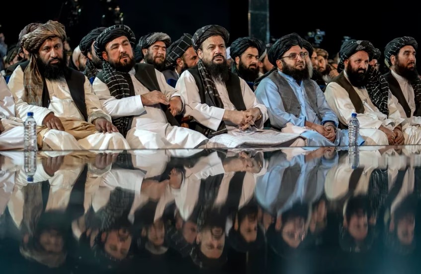 Los talibanes creen que la corbata es un símbolo cristiano y quieren prohibirla en Afganistán