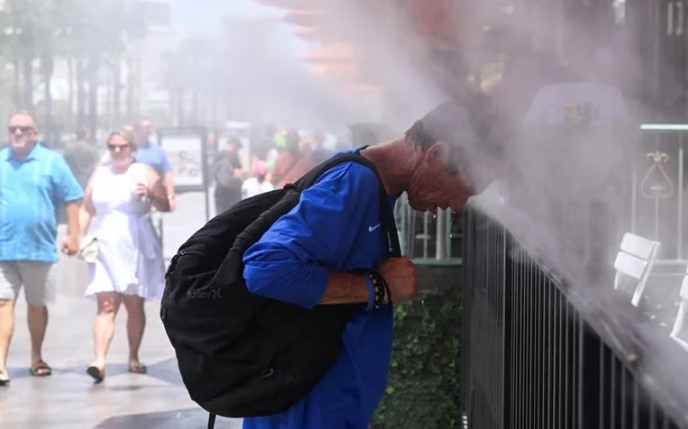 Población de EEUU se encuentra en alerta por altas temperaturas y advertencia de inundaciones