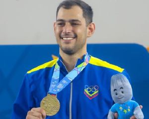 Nueva medalla para el karate venezolano: Freddy Valera ganó oro en San Salvador