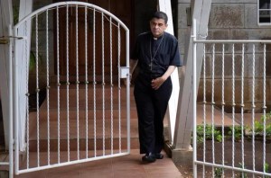 Dictadura de Ortega excarcela al obispo nicaragüense Rolando Álvarez