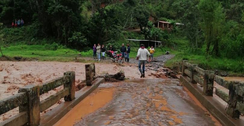 Aldeas incomunicadas, desbordamiento de ríos y derrumbes en las vías dejan intensas lluvias en Mérida