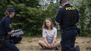 La activista sueca Greta Thunberg, condenada a una multa por desobedecer a la policía