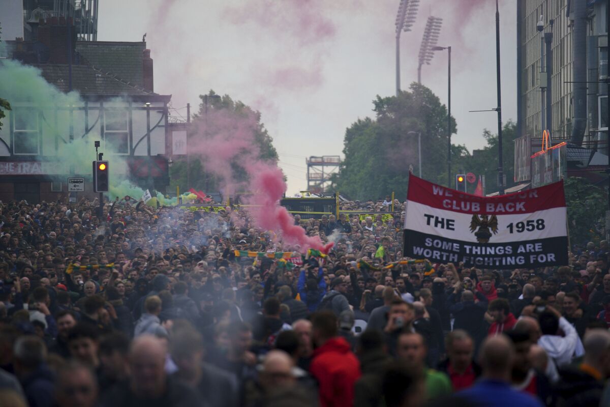 Aficionados del Manchester United se volcaron a las calles para protestar contra los dueños