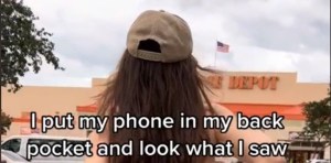 Joven de EEUU grabó lo que sucedía cuando se ponía de espaldas: la impactante reacción de los demás (VIDEO)