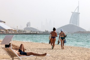 Arrestan en Dubái a una mujer que utilizaba talismanes de brujería como método de estafa