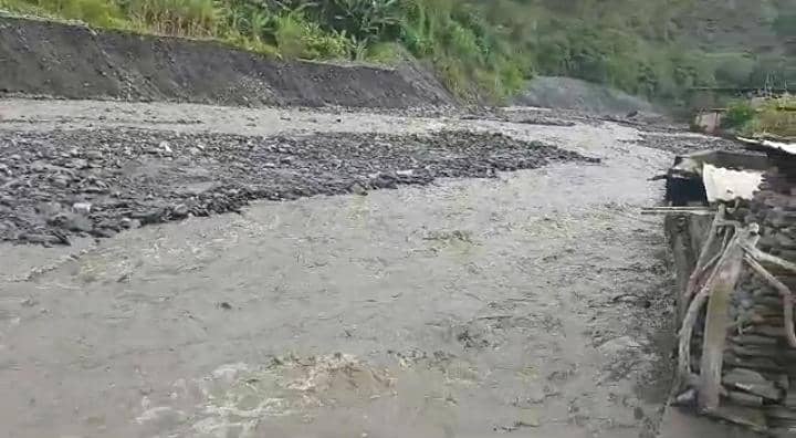 Emergencia en Canaguá por desbordamiento de quebradas… y el gobernador de Mérida actuando “a lo loco”