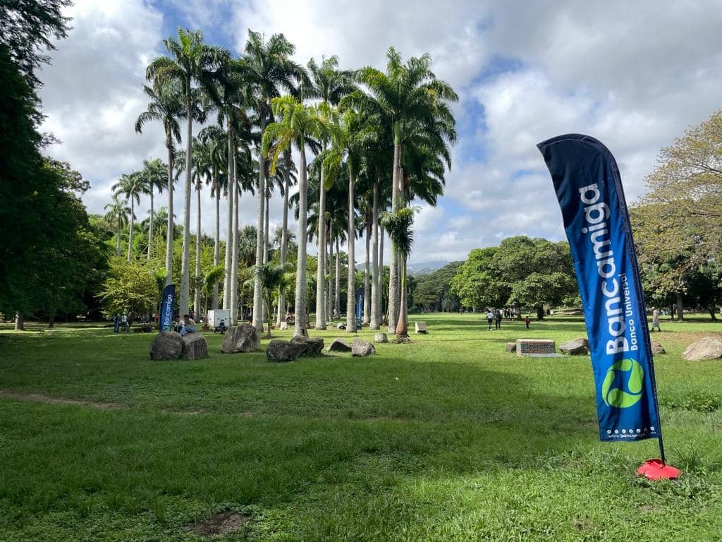 Bancamiga impulsa la reforestación del Parque del Este