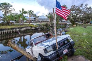 ¿Superluna azul influyó en las inundaciones y huracán Idalia en Florida?