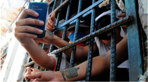 Chavismo busca erradicar el uso de teléfonos dentro de las cárceles, cuando ya existe una ley que los prohíbe