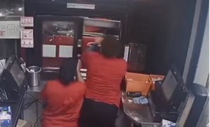 VIDEO: Empleada de un restaurante de comida rápida en Texas desató balacera tras discutir por papas fritas