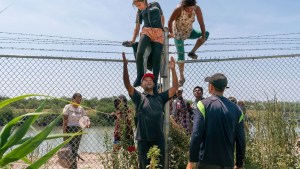 Esta ciudad en Texas declaró estado de emergencia tras presencia masiva de migrantes venezolanos