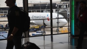 Un acto criminal en vuelo de American Airlines en Boston movilizó a todo el FBI