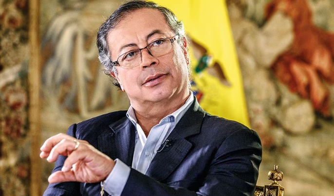 Gustavo Petro vota en los comicios regionales de Colombia y desea una jornada de paz este #29Oct