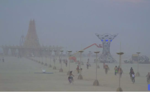 Miles de asistentes al festival Burning Man quedan atrapados en el desierto de Nevada por las lluvias (VIDEO)