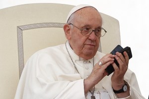 El papa Francisco pide no confundir la fiesta en Navidad con el consumismo