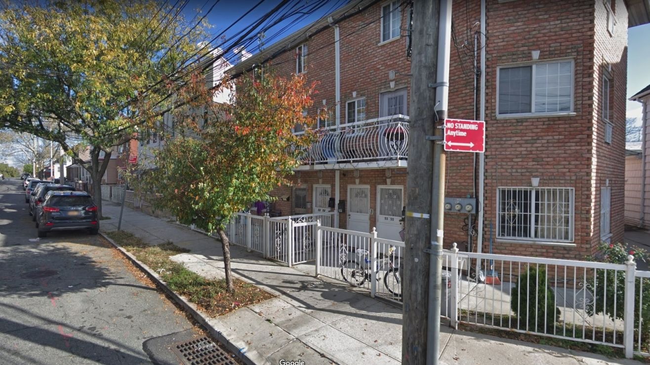 A plena luz del día, dos mujeres intentaron robarse a un niño en una calle de Queens