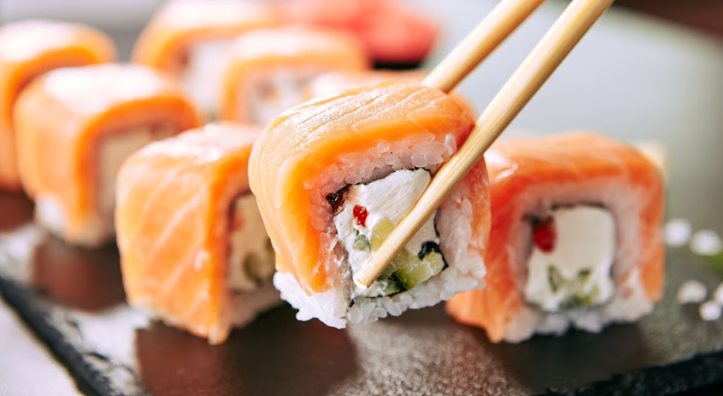 ¿Por qué los japoneses comen pescado crudo y no se intoxican?