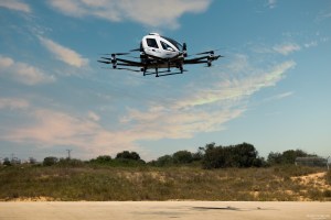 VIDEO: Prueban el primer taxi-dron de mundo… perfecto para evitar trancones