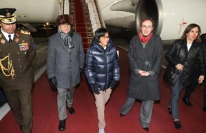 Delcy Eloína aterrizó en Rusia tras su paso por Catar (Video)