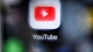 Bruselas recuerda a YouTube sus obligaciones contra la desinformación tras atentados de Hamás