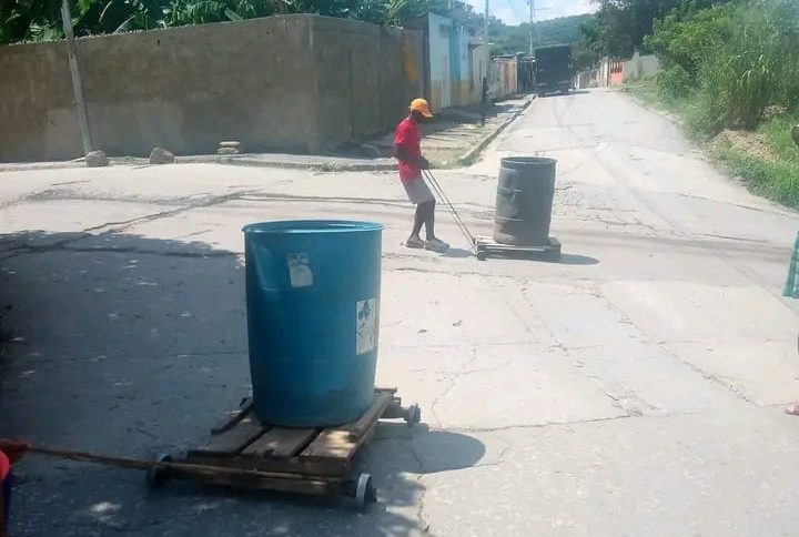 Desesperación en San Mateo: Agua se convierte en oro líquido en Aragua