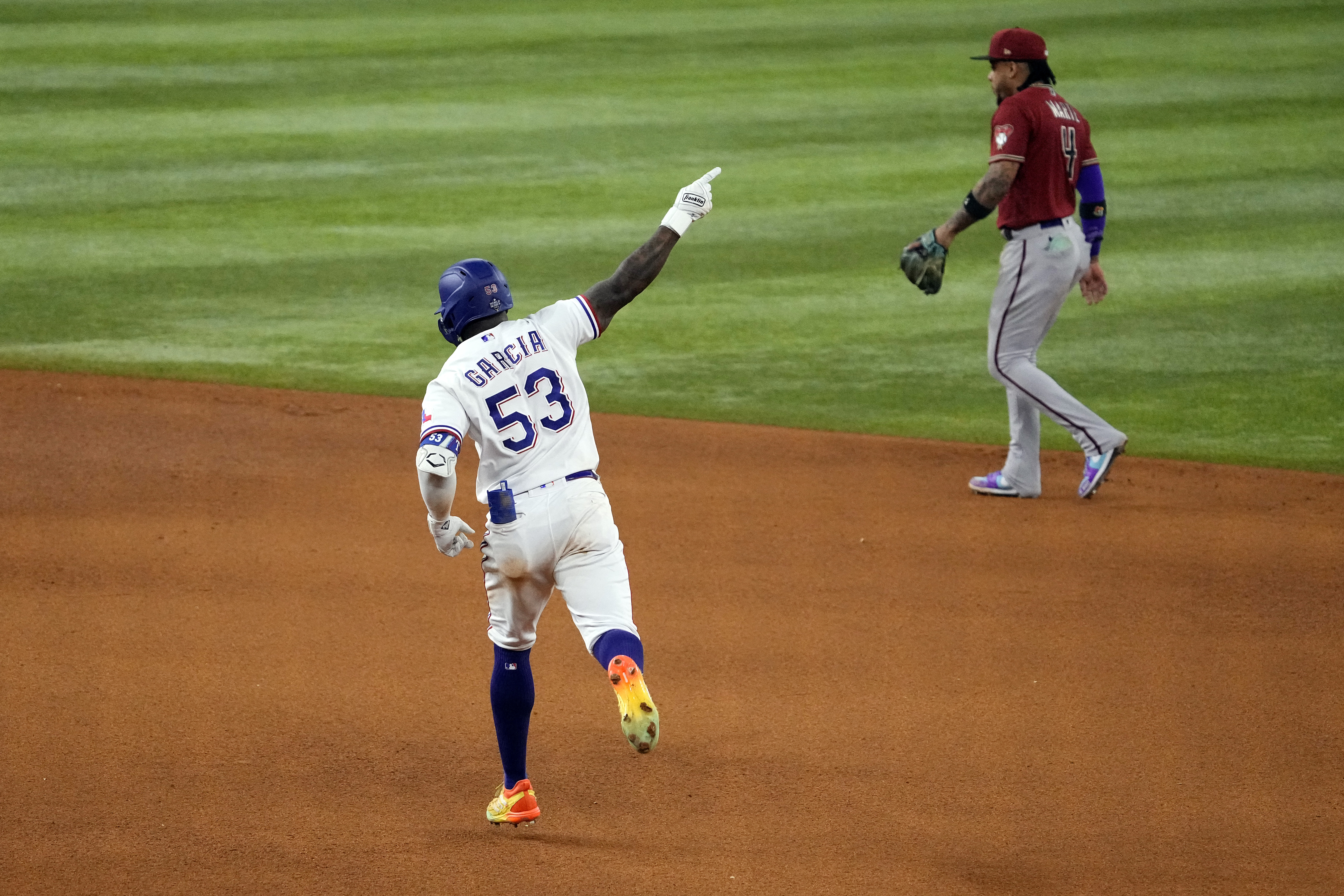 Jonrón de Adolis García definió el primer juego entre Rangers y D’Backs en la Serie Mundial