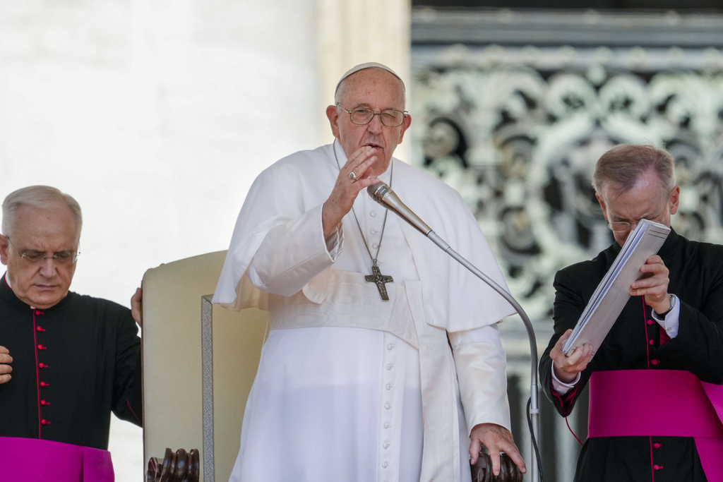 El papa Francisco advierte que el mundo “se desmorona y quizás se acerca a un punto de quiebre”