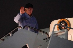 Biden se escapa a la mansión de un multimillonario en una isla por el Día de Acción de Gracias (VIDEO)