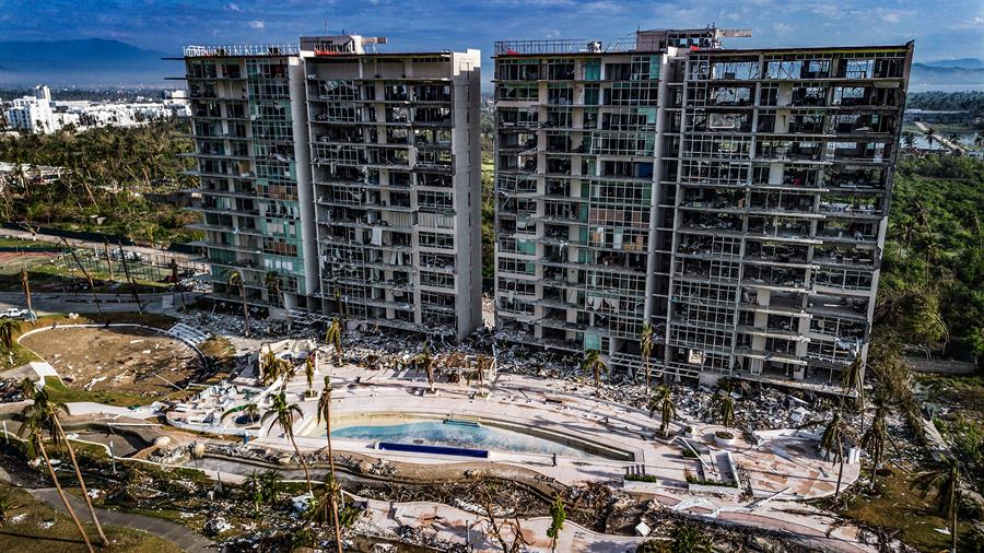 Pese a los esfuerzos, Acapulco permanece devastado un mes después del huracán Otis