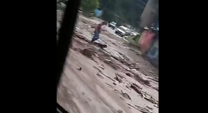 Así está la carretera nacional Petare – Guarenas a la altura de Araguaney tras las fuertes lluvias (VIDEO)