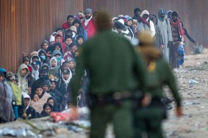 Arizona militariza la frontera con México para contener la crisis de inmigrantes