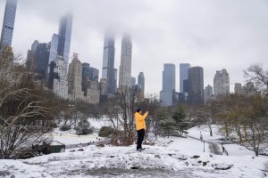 Ola de frío en EEUU: Nueva York se viste de blanco con la primera nevada en casi dos años
