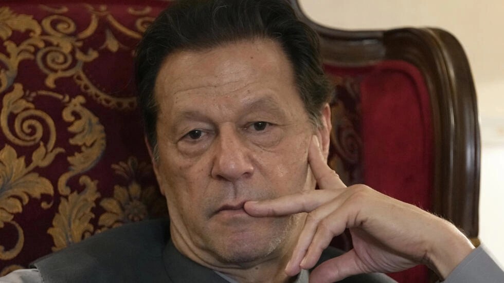 El ex primer ministro pakistaní Imran Khan, condenado a 14 años de cárcel