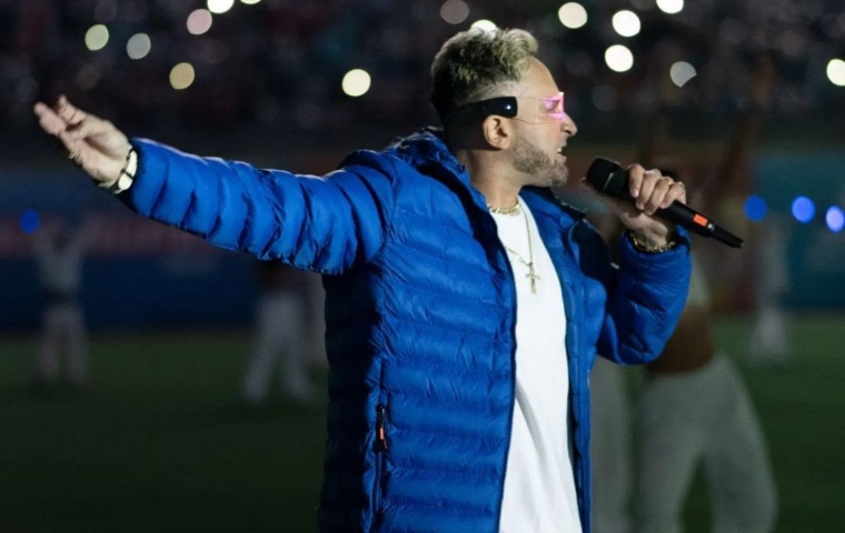 Con una presentación inolvidable: Alberto Spitale presentó el himno oficial del Monumental Simón Bolívar