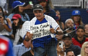“María Corina de pie”: el clamor por la libertad de Venezuela también se hizo sentir en la Serie del Caribe