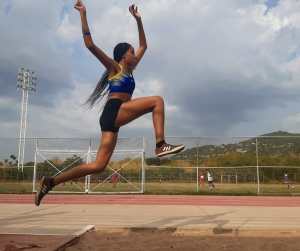 Fabiana Morales, una joven atleta que saltará de Puerto La Cruz a Misisipi en busca de sus sueños