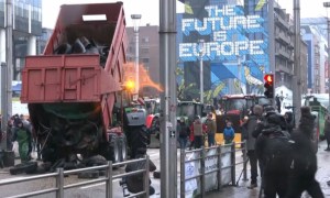 Decenas de tractores toman Bruselas en nueva protesta durante consejo ministros europeos