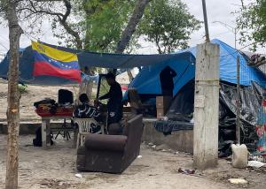 Frustración y desaliento de venezolanos en el lado mexicano de la frontera tras la visita de Biden