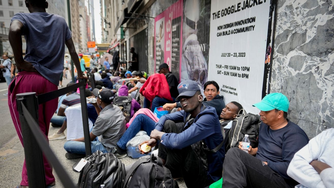 Alcaldes de Nueva York y Chicago pidieron dos millones de permisos de trabajo para migrantes