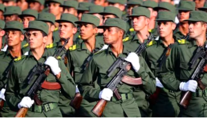 El complejo entramado de las Fuerzas Armadas cubanas que podría hacer caótica una sucesión de poder en la isla
