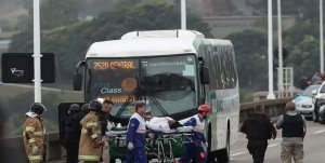 Se entregó el hombre armado que secuestró un autobús en Río de Janeiro