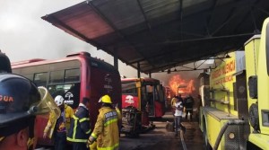 Chavismo inicia investigación por el incendio en la sede de TransAragua
