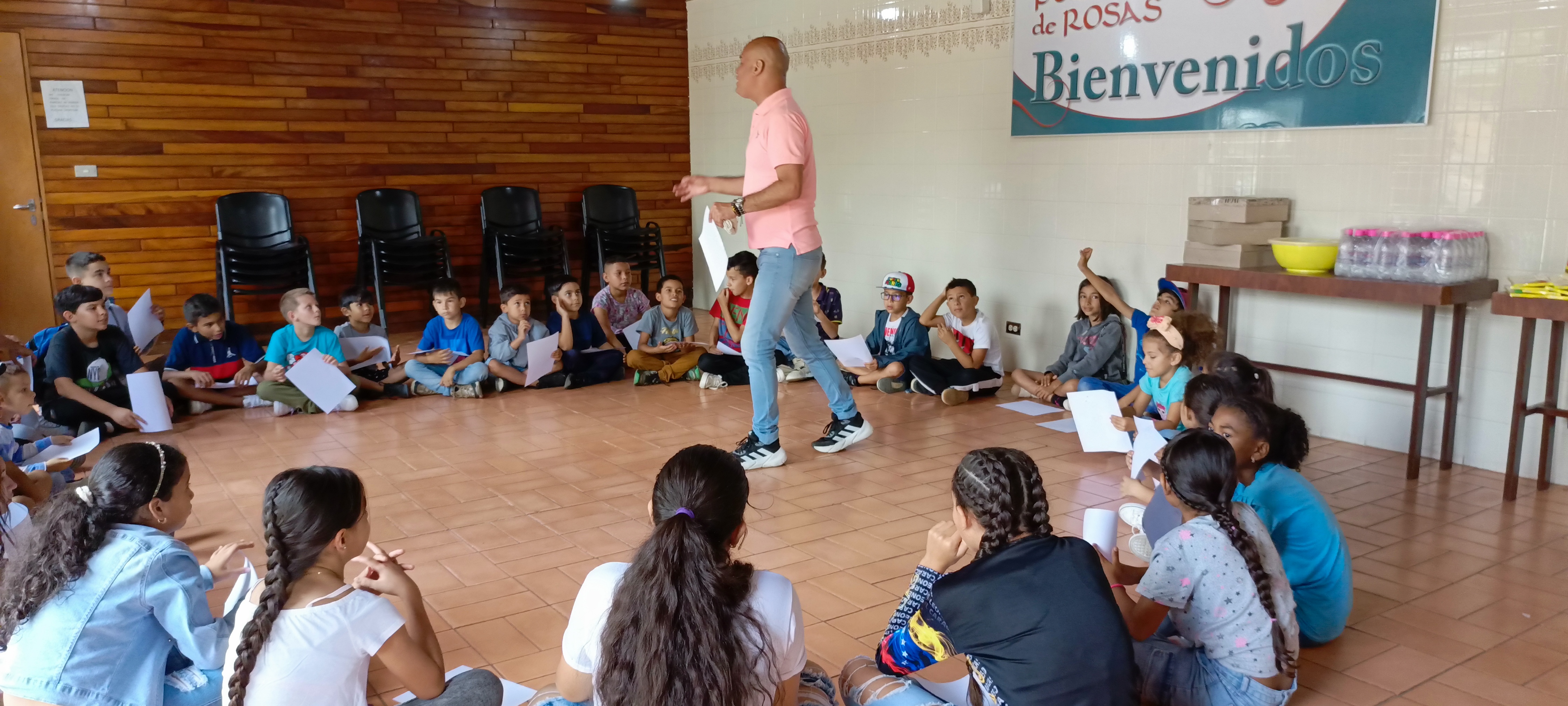 Más de 30 niños de la Escuela de Fútbol de San Pedro participaron en taller gratuito de caricaturas con Pinilla
