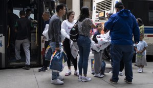 Migrantes serán desalojados de refugios en Chicago, pero habrá algunas excepciones