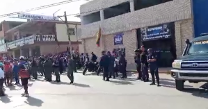 Población de Tucacas protesta y denuncia que un PNB mató a un motorizado