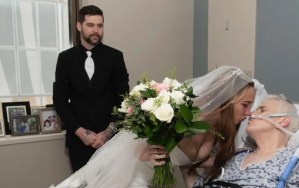 VIDEO: Realizó emotiva ceremonia nupcial en hospital de Manhattan para que su padre la viera casarse antes de morir