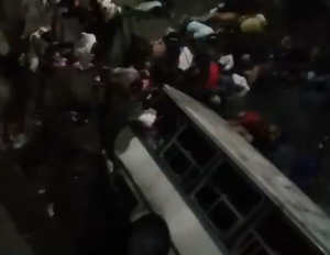 En VIDEO: unidad Encava repleta de pasajeros cayó al vacío en la carretera vieja Petare-Guarenas