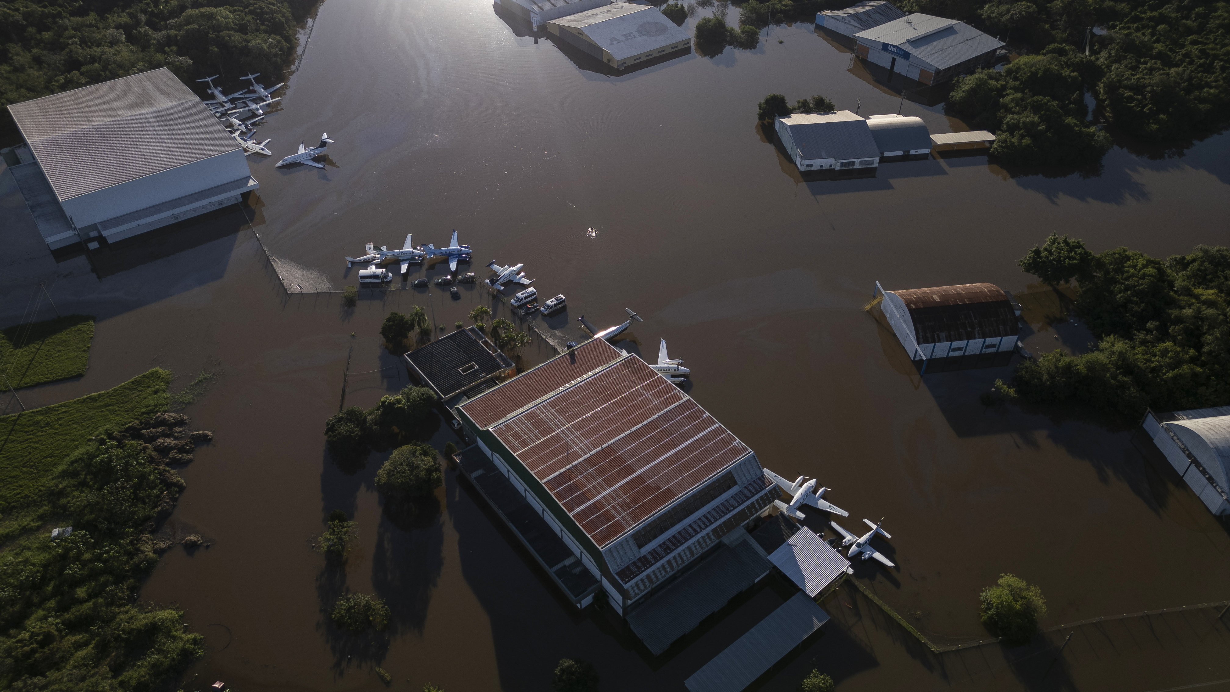 Teorías negacionistas del cambio climático proliferan en plena inundación en Brasil