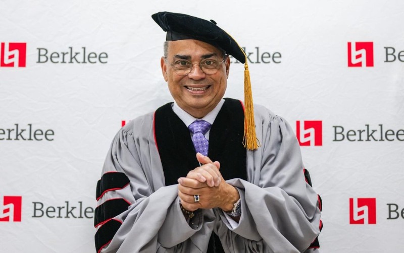 Berklee College honró a Gilberto Santa Rosa con título doctor honoris causa
